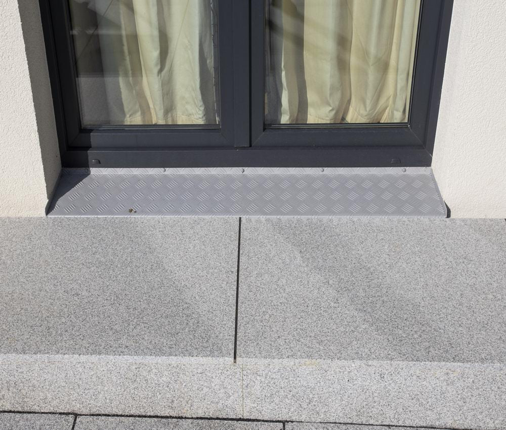 Silver Grey Granite Paving, Glacier Ice 900 x 600 x 25mm £29.69/m2 - Image 4