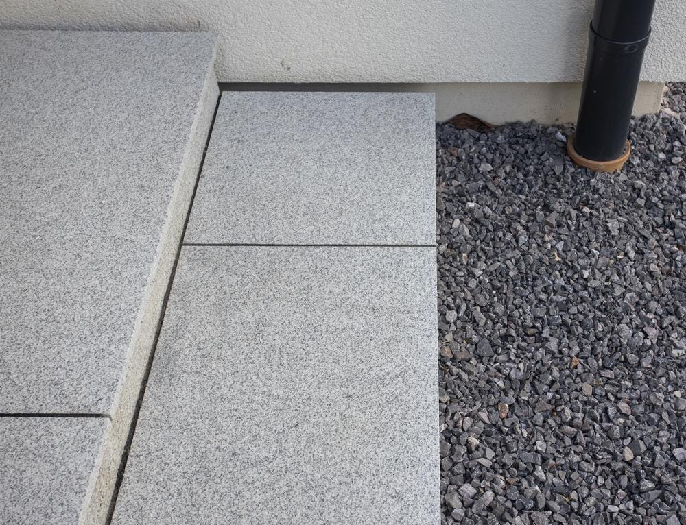 Silver Grey Granite Paving, Glacier Ice 900 x 600 x 25mm £29.69/m2 - Image 5