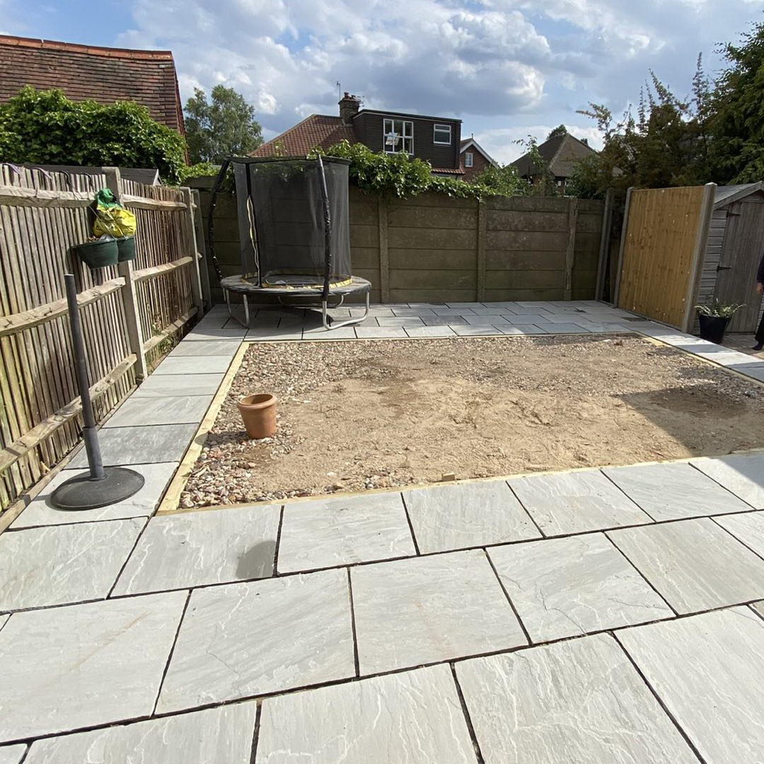 Kandla Grey Indian Sandstone Paving 600x600x22mm £22.78m2 - Image 2