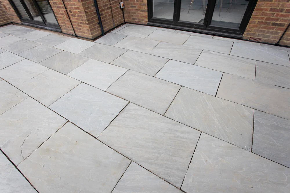 Kandla Grey Indian Sandstone Paving 600x600x22mm £22.78m2 - Image 3