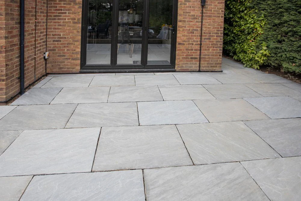 Kandla Grey Indian Sandstone Paving 600x600x22mm £22.78m2 - Image 4