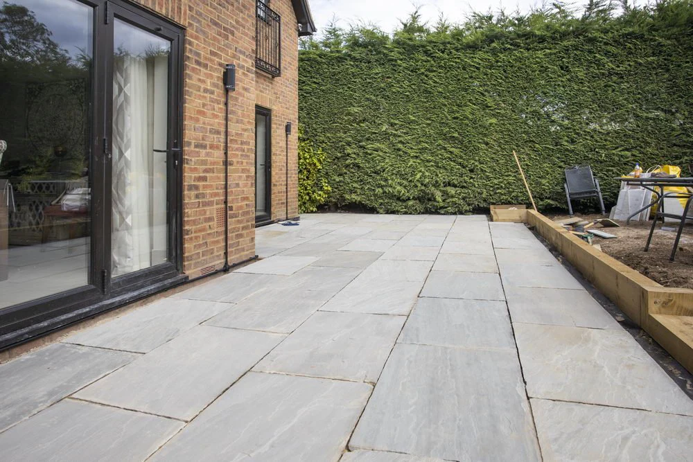 Kandla Grey Indian Sandstone Paving Slabs, Light Grey 900x600 22mm £22.95/m2 - Image 3