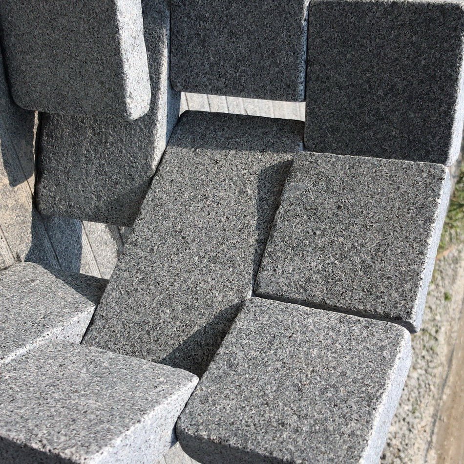 Tumbled Granite Setts, Paving Edging, Blue Black Cobbles 100x100x30mm £45.59/m2 - Image 4