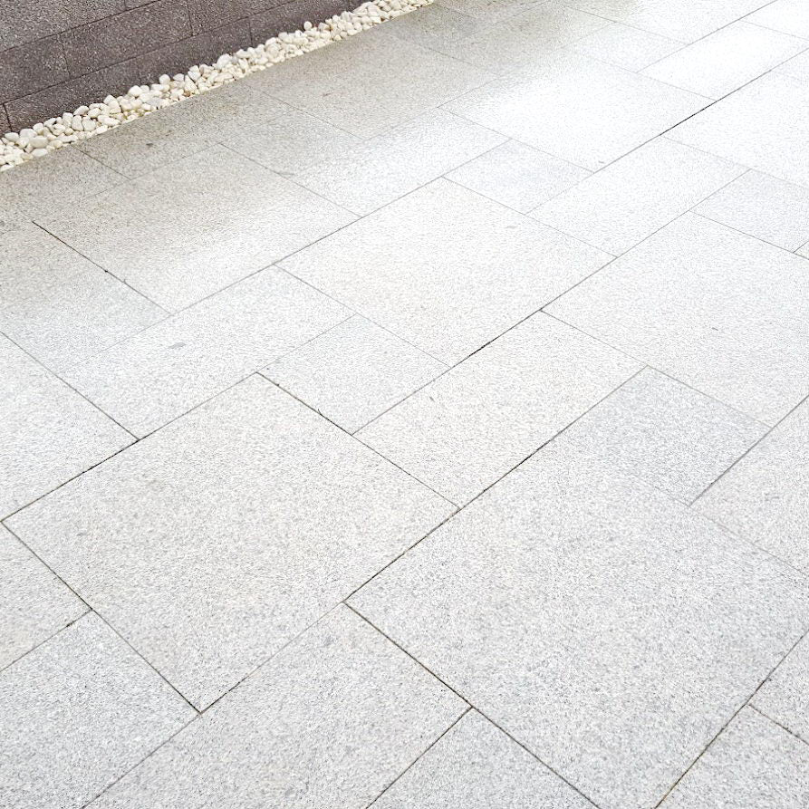 Silver Grey Granite Paving Mixed Sizes Patio Paving £25.39/m2 - Image 3